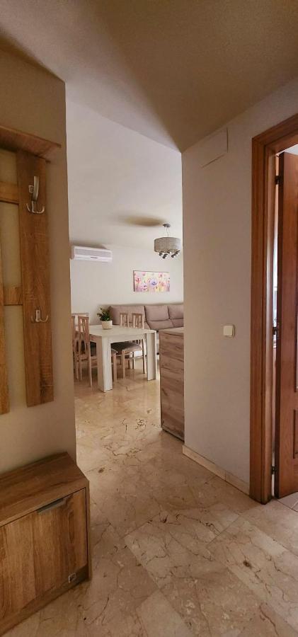 Bajo Con Jardin Deluxe Apartment Benahavis Luaran gambar